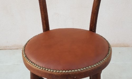 Réfection chaise à Roquemaure par Le confort d'autrefois