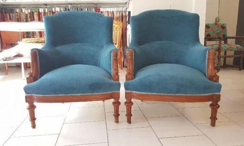 Fauteuil bleu par Le confort d'autrefois Roquemaure