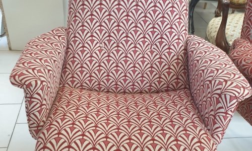 Restauration fauteuil bas à  motif par Le confort d'autrefois Roquemaure