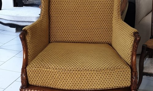 Fauteuil à  oreille remis à  neuf à Roquemaure Métropole